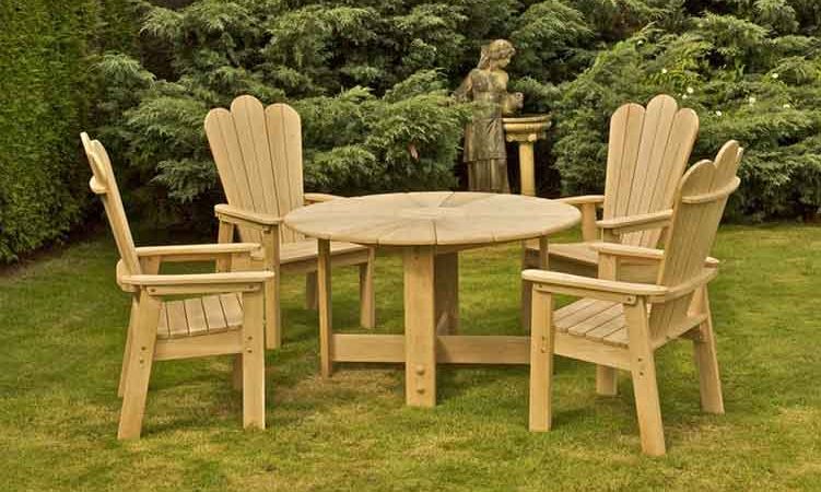 How to Restore Your Outdoor Wooden Furniture