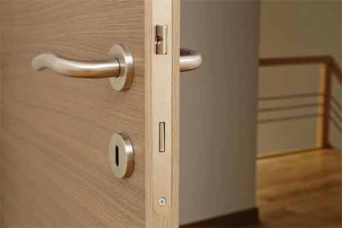 What are the accurate measurements of door knob lock installation