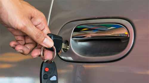 Effective ways to get a broken key out of a car door lock