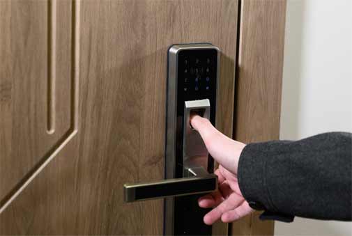 lock cylinder of your commercial door