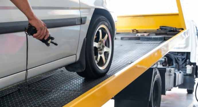 The Basics of Tow Truck Operating Services